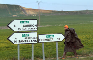 Correos-reactiva-el-transporte-mochilas-Camino-Francés-paso-Palencia