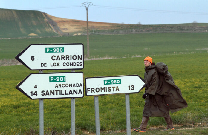 Correos-reactiva-el-transporte-mochilas-Camino-Francés-paso-Palencia