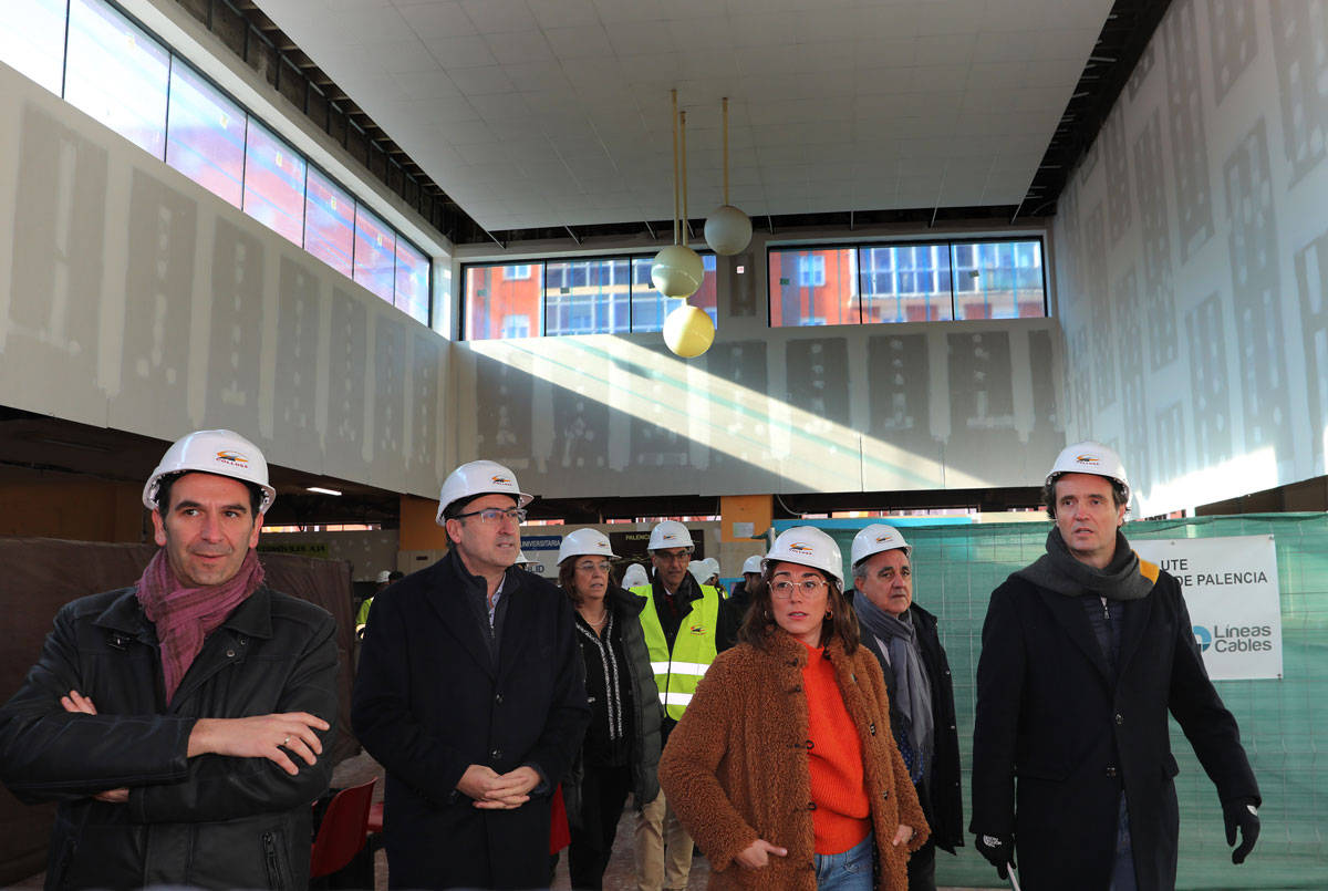 Brágimo / ICAL . La consejera de Movilidad y Transformación Digital, María González Corral, visita las obras que se desarrollan en la estación de autobuses de Palencia