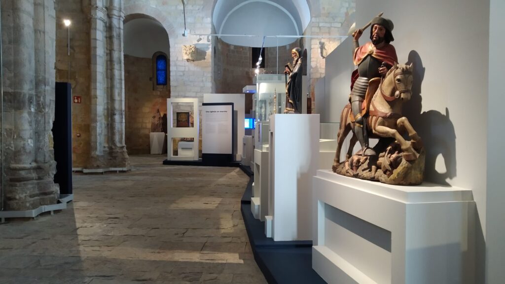 El consejero de Cultura inaugura el nuevo museo-iglesia de Santiago en Carrión de los Condes (Palencia)