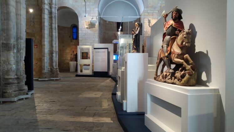 El consejero de Cultura inaugura el nuevo museo-iglesia de Santiago en Carrión de los Condes (Palencia)