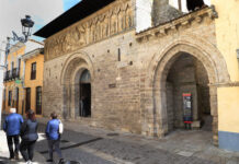 El consejero de Cultura inaugura el nuevo museo-iglesia de Santiago en Carrión de los Condes (Palencia)