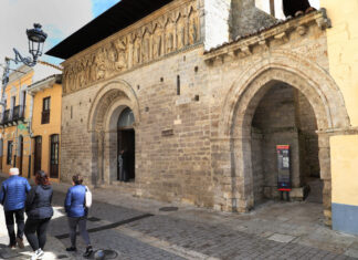 El consejero de Cultura inaugura el nuevo museo-iglesia de Santiago en Carrión de los Condes (Palencia)