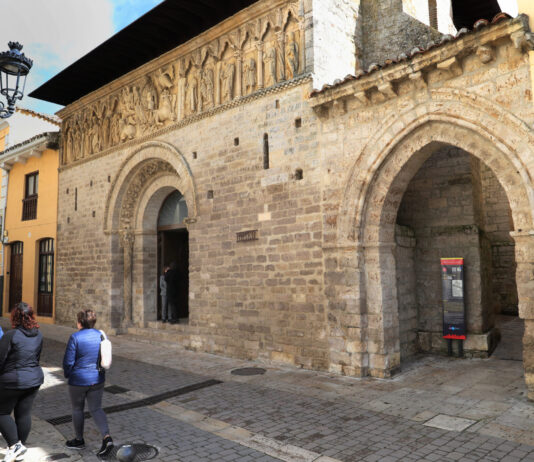 El consejero de Cultura inaugura el nuevo museo-iglesia de Santiago en Carrión de los Condes (Palencia)