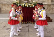 La Danza de Fuentes de Nava participará mañana sábado, junto con el Dance de Pastriz de Zaragoza, en el encuentro organizado por el Danze de San Xusé que se llevará a cabo en la capital aragonesa, mostrando la tradición más genuina de la Tierra de Campos.