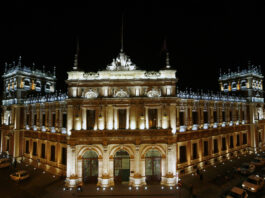 iluminación palacio provincial Hora del Planeta
