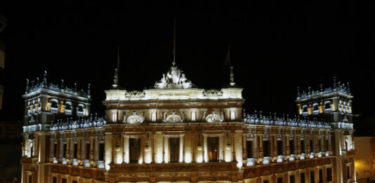 iluminación palacio provincial Hora del Planeta