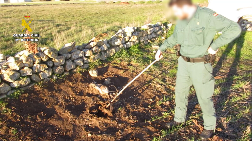 Guardia Civil criadero Meneses liebres