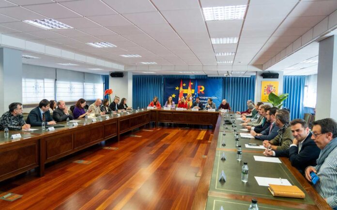 Eduardo Margareto / ICAL. La vicepresidenta segunda del Gobierno y ministra de Trabajo y Economía Social, Yolanda Díaz, se reúne con responsables de las organizaciones sindicales y empresariales de Castilla y León para abordar la eliminación del SERLA. Participan los secretarios generales de CCOO de Castilla y León, Vicente Andrés; de UGT en Castilla y León, Faustino Temprano, y la vicepresidenta y portavoz de CEOE Castilla y León, Ángela de Miguel