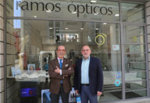 Los empresarios, Guillermo Ramos(I), de Ramos Ópticos; y José Ángel Zapatero(D) editor de Menoscuarto y principal impulsor del Jazz Palencia Festival, convocan el VI Premio Internacional Ramos Ópticos al Mejor Relato de Jazz.