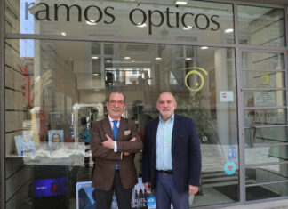 Los empresarios, Guillermo Ramos(I), de Ramos Ópticos; y José Ángel Zapatero(D) editor de Menoscuarto y principal impulsor del Jazz Palencia Festival, convocan el VI Premio Internacional Ramos Ópticos al Mejor Relato de Jazz.