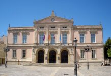 Palencia_-_Plaza_Mayor_ Ayuntamiento