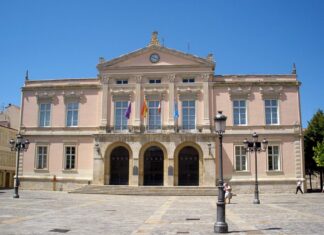 Palencia_-_Plaza_Mayor_ Ayuntamiento