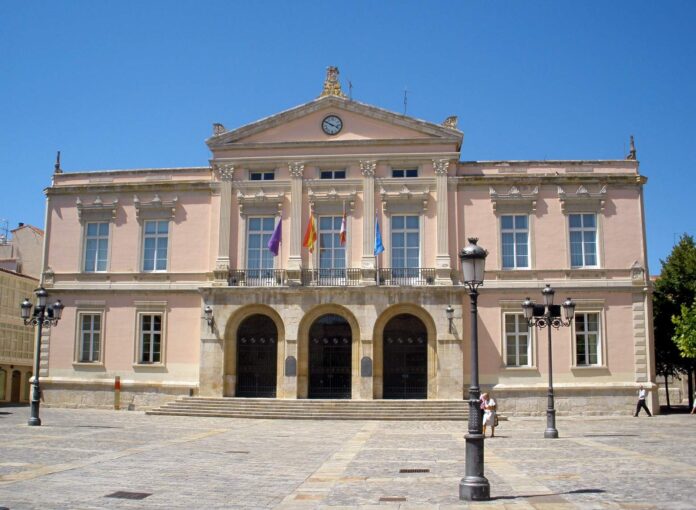 Palencia_-_Plaza_Mayor_ Ayuntamiento