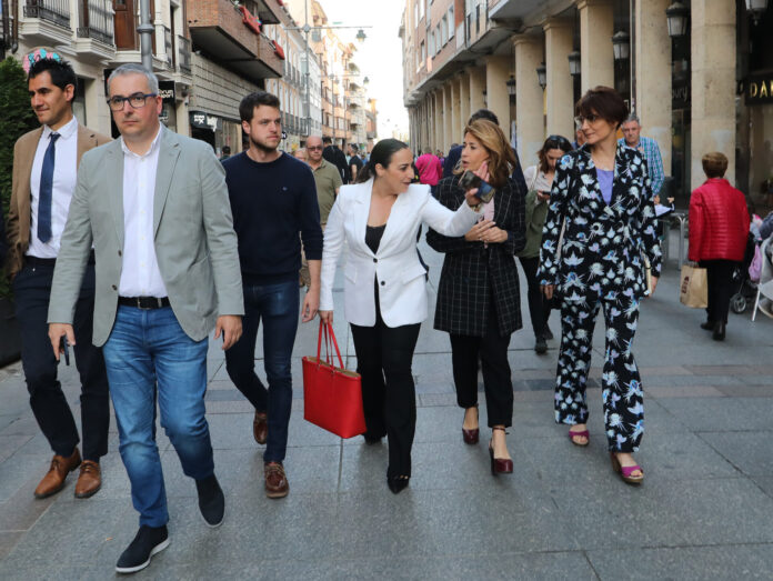 La ministra de Transportes, Movilidad y Agenda Urbana vista Palencia junto con la candidata del PSOE a la Alcaldía