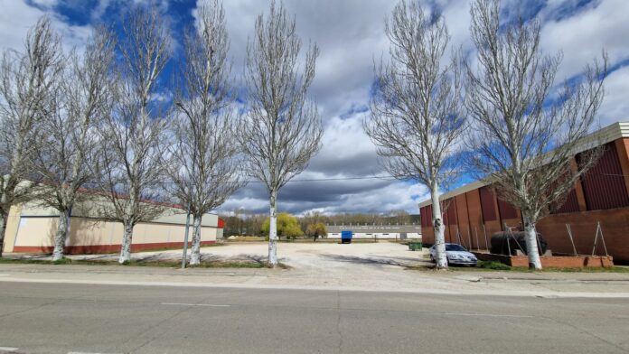 Parcela donde se construirá el nuevo parque de bomberos de Saldaña.