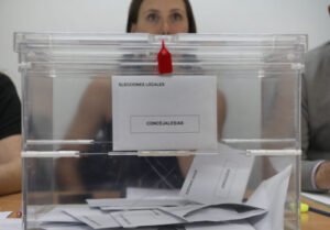 Elecciones municpales en Palencia, colegio electoral en CEAS Allende el Río de la capital palentina. / Brágimo (ICAL)