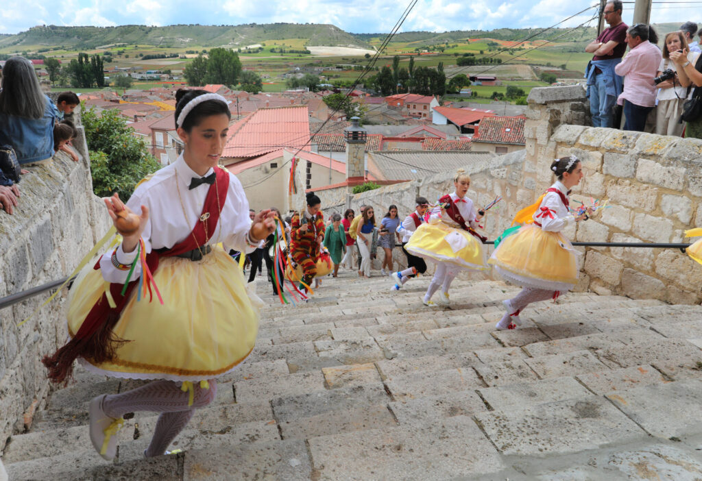 Corpus al son de una danza de comunión vecinal