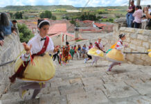 Corpus al son de una danza de comunión vecinal