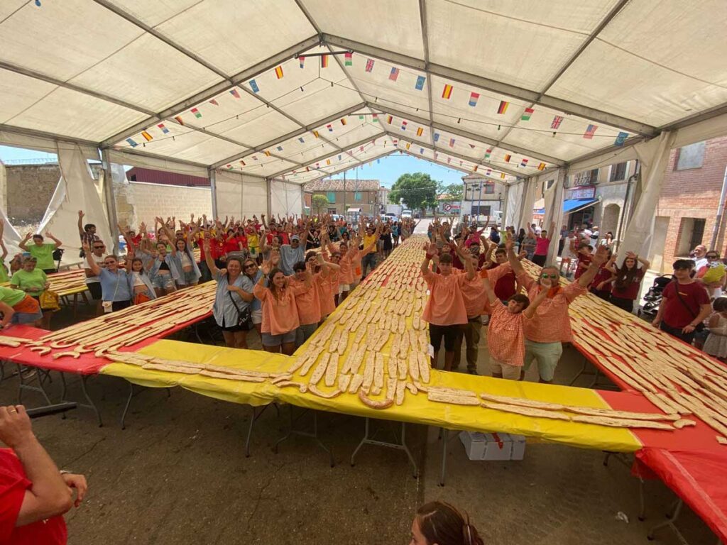 El bocadillo de panceta más grande del mundo Grijota.jpg