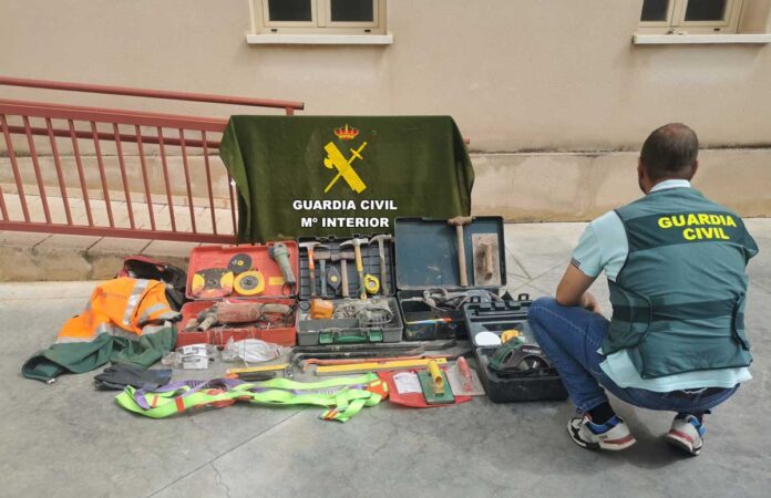 La Guardia Civil detiene a 3 personas por robar material de construcción en Cisneros