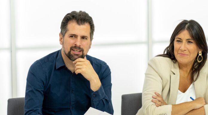 El secretario general del PSOE de Castilla y León, Luis Tudanca, acompañado de Virginia Barcones, y Ana Sánchez, preside la reunión del Consejo Territorial del partido. / ICAL