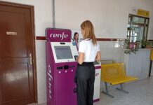 Una-máquina-para-hablar-con-personal-de-Renfe-Venta-Baños-Guardo-Osorno-Dueñas-Aguilar