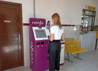 Una-máquina-para-hablar-con-personal-de-Renfe-Venta-Baños-Guardo-Osorno-Dueñas-Aguilar