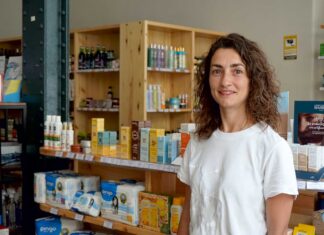 Miriam Frontela en su tienda Orgánica en Palencia