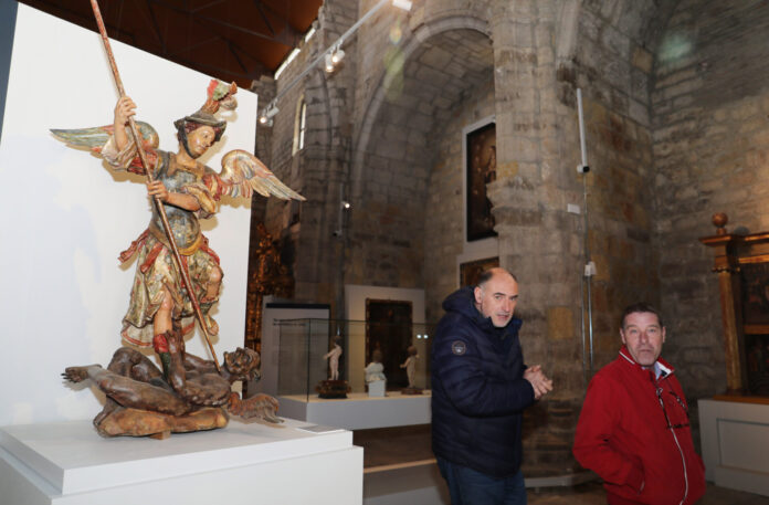 El consejero de Cultura inaugura el nuevo museo-iglesia de Santiago en Carrión de los Condes (Palencia)