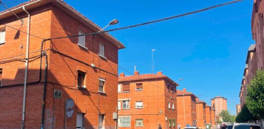 Varios vehículos policiales en la capital palentina.