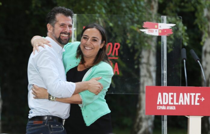 Luis Tudanca, junto a Miriam Andrés. / Brágimo (ICAL)