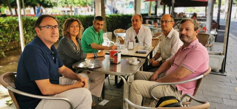 los candidatos del PP al Congreso y al Senado mantienen una reunión con representantes de AEMPATRA