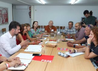 El secretario general del PSOECyL, Luis Tudanca y las candidatas por Palencia al Congreso y al Senado, María Luz Martínez Seijo y Rosa Aldea, se reúnen con los sindicatos UGT y CCOO. Brágimo ICAL