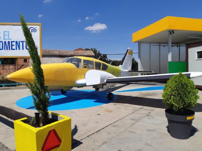 El-avión-espía-que-aterriza-en-Palencia (2)
