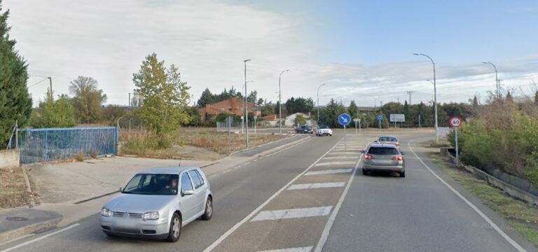 La P-405, que es la carretera autonómica con mayor volumen de tráfico de las de competencia de la Junta tendrá un nuevo mapa de ruido. / Google Street View
