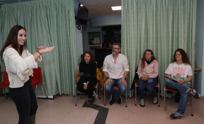 Clase de lenguaje de signos para personas sordas de Palencia Clase de lenguaje de signos para personas sordas de Palencia