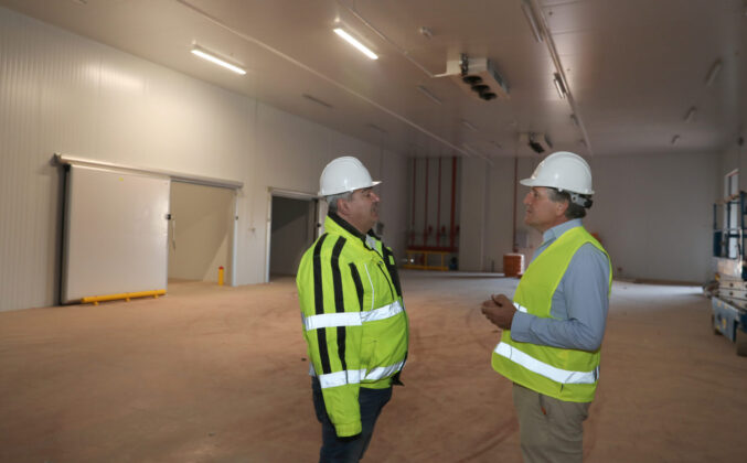 La empresa agroalimentaria Cascajares, que sufriera un incendio que destruyó por completo la fábrica, está construyendo una nueva factoria mas grande junto a la anterior / Brágimo (ICAL)