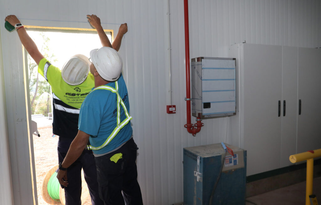 La empresa agroalimentaria Cascajares, que sufriera un incendio que destruyó por completo la fábrica, está construyendo una nueva factoria mas grande junto a la anterior / Brágimo (ICAL)