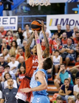 Santo inicial. Partido de ACB entre Manresa y Zunder Palencia