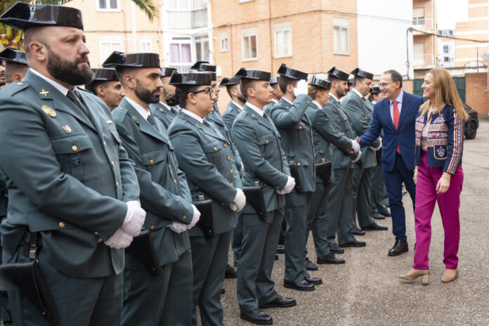 La delegada del Gobierno da la bienvenida a los guardias civiles que toman posesión de su plaza en Zamora