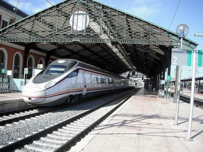 Tren Avant en la estación de Palencia