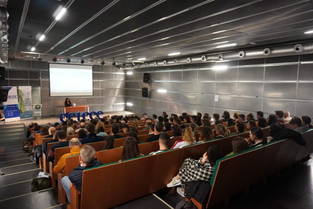 Hosteleros y comerciantes de alimentos despejan dudas sobre la normativa de higiene alimentaria en una jornada de Cetece