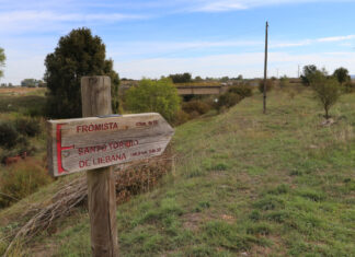 Cartel del Camino Lebaniego a su paso por la provincia de Palencia