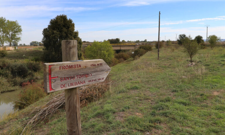 Cartel del Camino Lebaniego a su paso por la provincia de Palencia