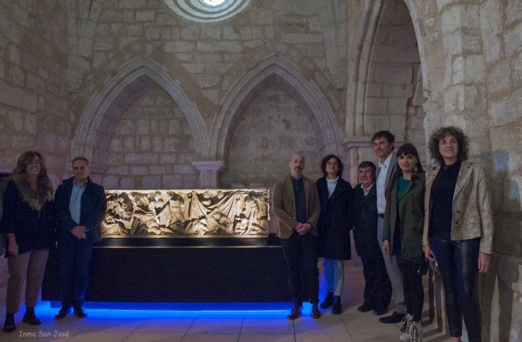 Husillos inaugura el facsímil del sarcófago de la orestíada