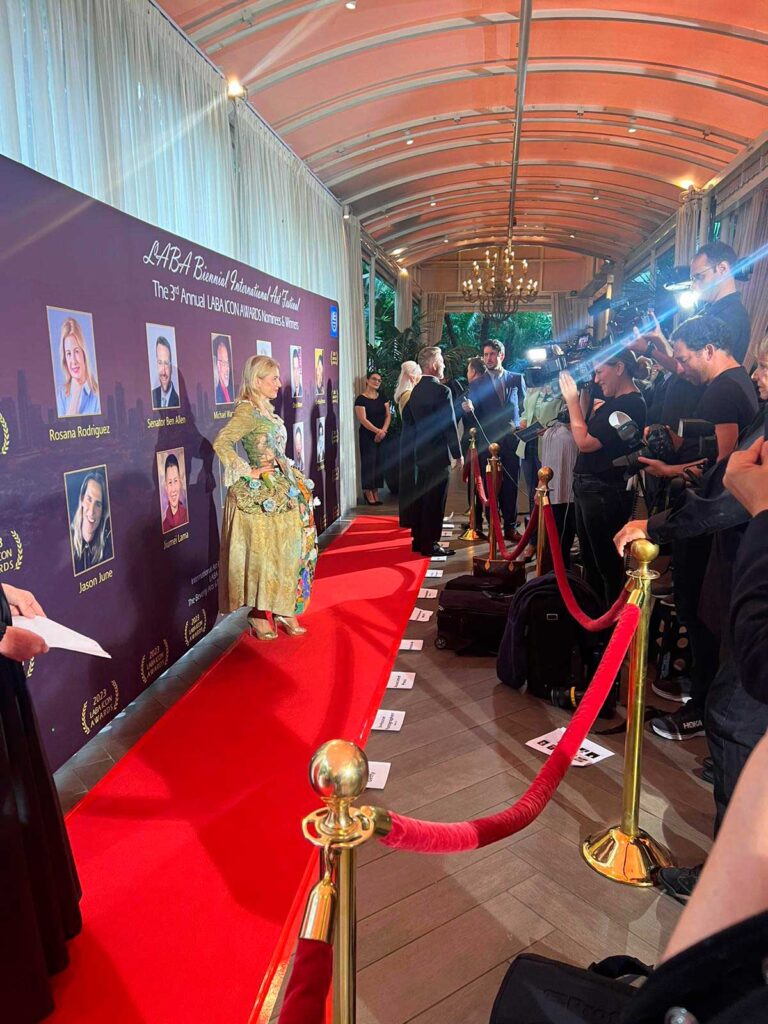 Rosana Largo posa en Los Ángeles, Estados Unidos, durante la gala de los LABA ICON Awards 2023