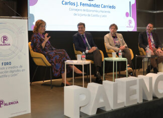 (IaD) La presidenta de la Diputación, Ángeles Armisén; el consejero de Economía y Hacienda, Carlos Fernández Carriedo; el concejal de Cultura, Fran Fernandez; y el director del Grupo Palencia Invierte, Sergio Lozano, en la inauguración del I Foro Empresas y Medios de Comunicación digitales en Castilla y León. / Brágimo (ICAL)