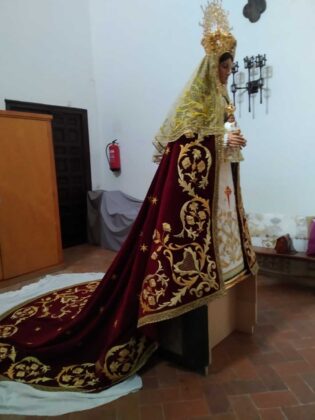 Trabajo de bordado de las monjas Carmelitas en Carrión de los Condes