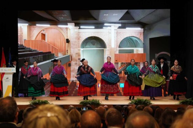 Inauguración del Centro de Artes Escénicas Jorge Manrique de Paredes de Nava - Aida Acitores